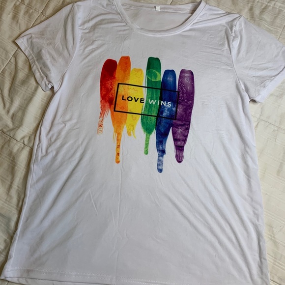 Women’s Graphic Tee Shirt - Picture 1 of 3